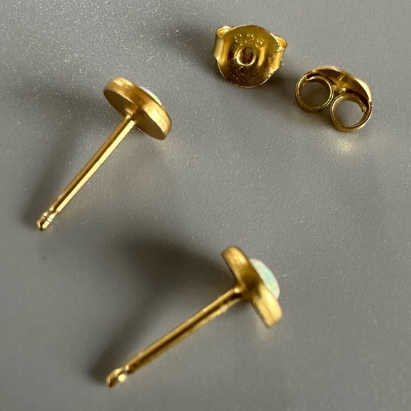 14K Gold Vermeil Opal Tiny Round Studs 3mm - Picture 10 of 13
